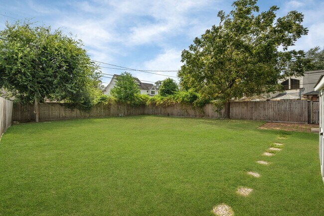 Building Photo - 2007 Wakefield Dr