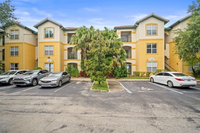 Building Photo - Stunning 2-bedroom, 2-bathroom, Gated comm...