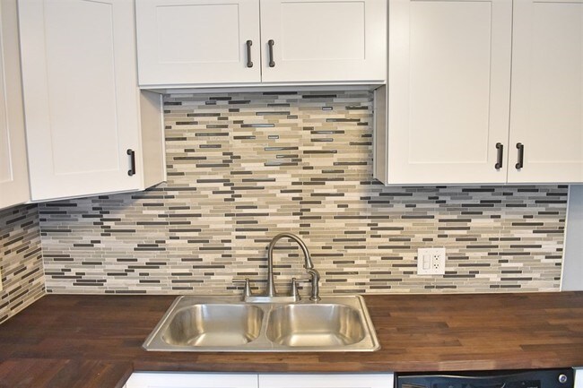 Building Photo - Springville