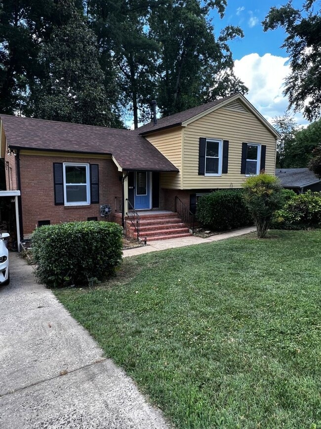 Building Photo - Renovated 3 bed house in lower south area.