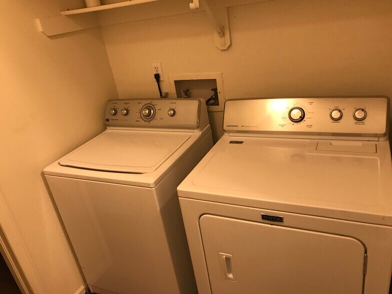 Building Photo - 7003 Tumbleweed Dr