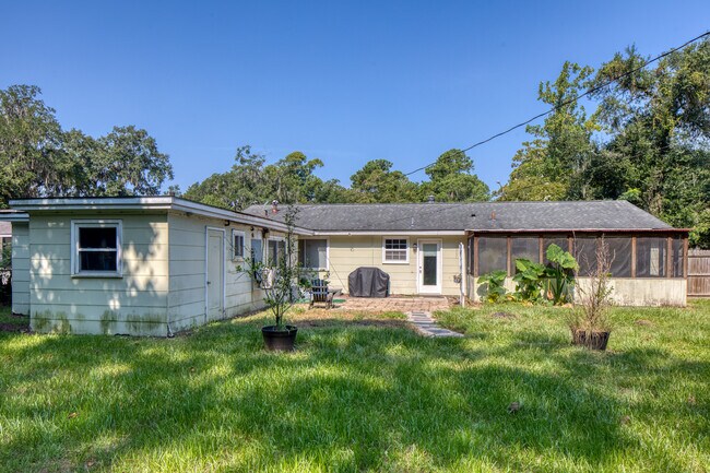 Building Photo - 28 Silverstone Cir
