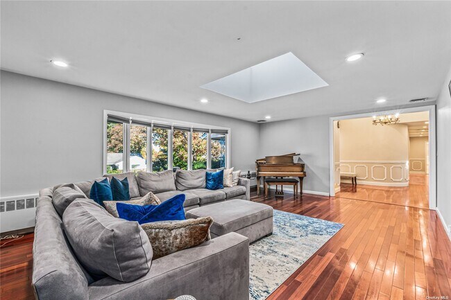 Building Photo - 11 Melby Ln