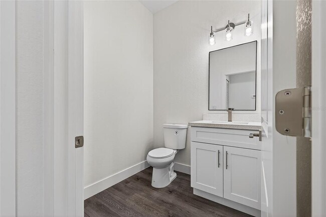 Building Photo - 511 Sweetwater Dr