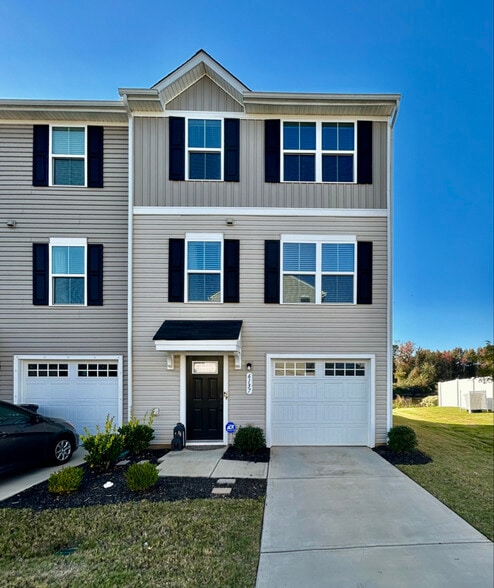 Building Photo - 6137 Cutwater Cir