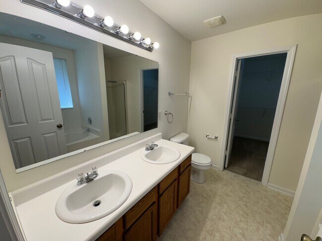 Building Photo - 6644 Sequoia Hills Dr
