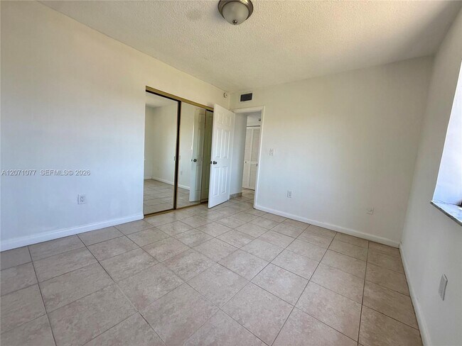 Building Photo - 1530 SW 2nd St
