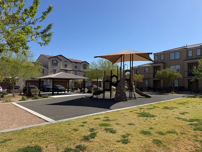 Building Photo - Must See 3 bedroom Townhome