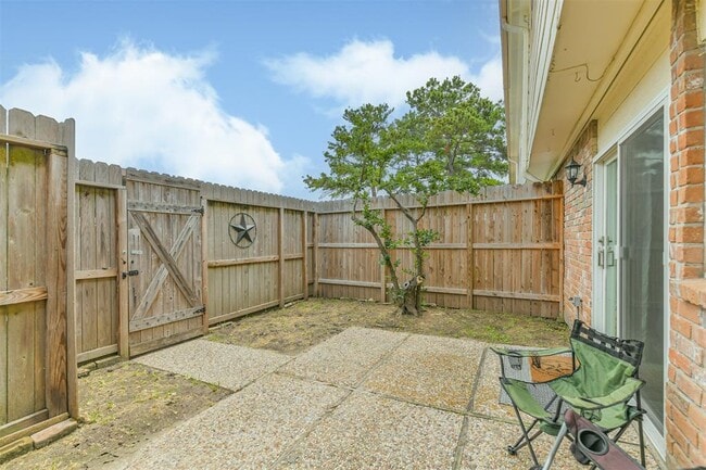 Building Photo - 1352 Country Pl Dr