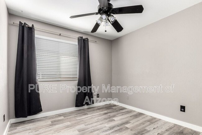 Building Photo - 8947 E Fairbrook St