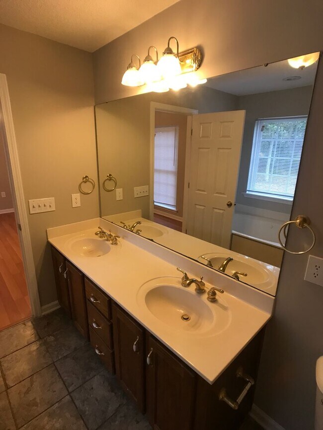 Building Photo - 9637 Lehigh Ave