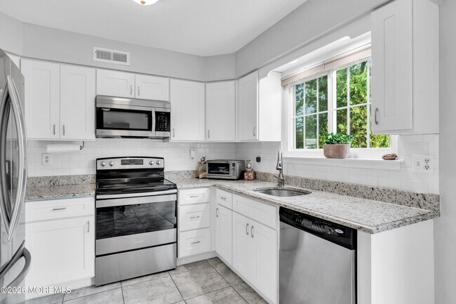 Building Photo - 414D Andover Dr