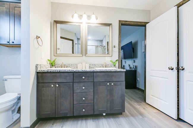 Building Photo - 420 E 48th St