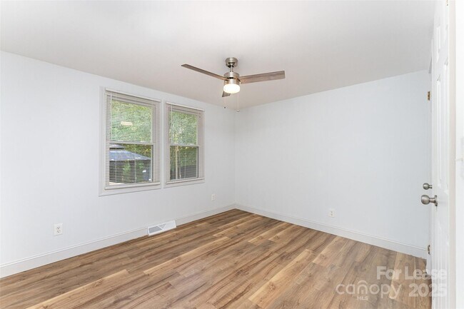Building Photo - 4301 Eagle Chase Dr
