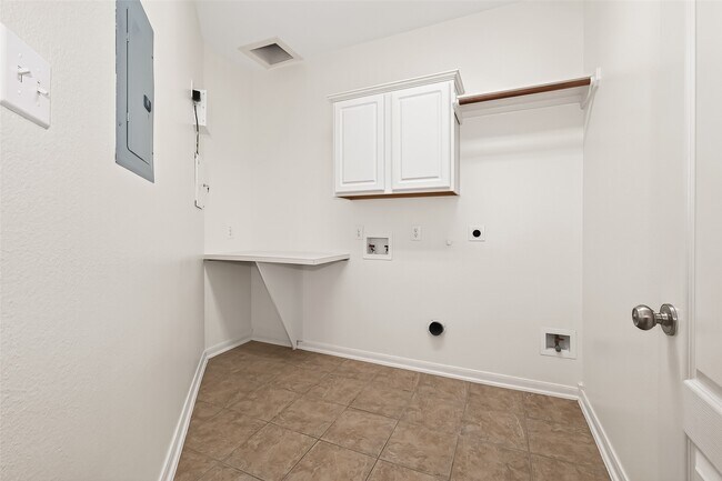 Building Photo - 17719 Brair Arbor