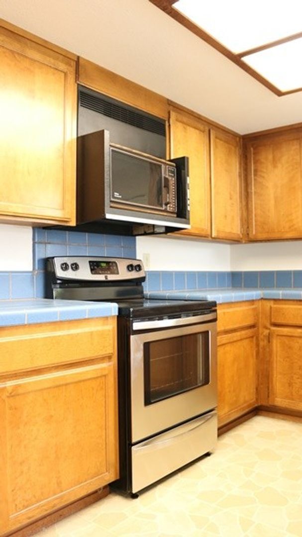 Building Photo - 3591 Woodley Dr