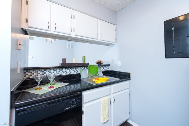 Building Photo - 2100 Winters Park Dr