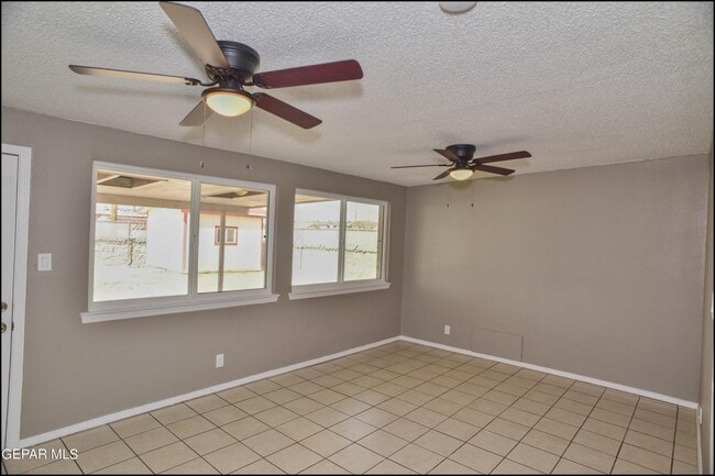 Building Photo - 9004 Acatlan Ln