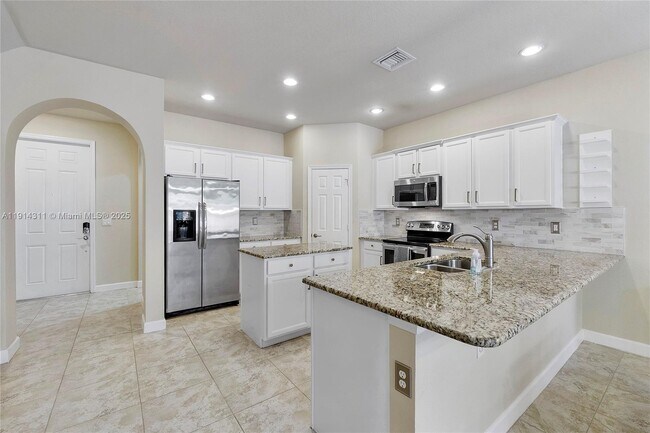 Building Photo - 10450 Wellington Parc Dr