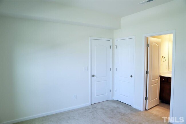 Building Photo - 315 King Closer Dr