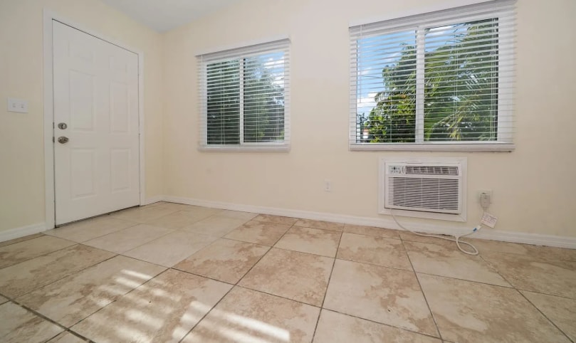 Building Photo - 533 Yelvington Ave