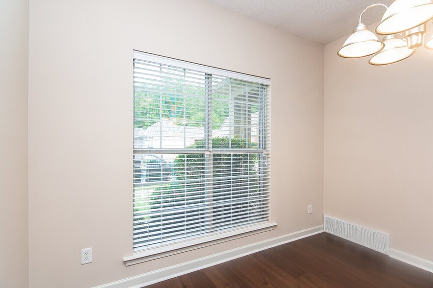 Building Photo - 1506 Lawson Dr