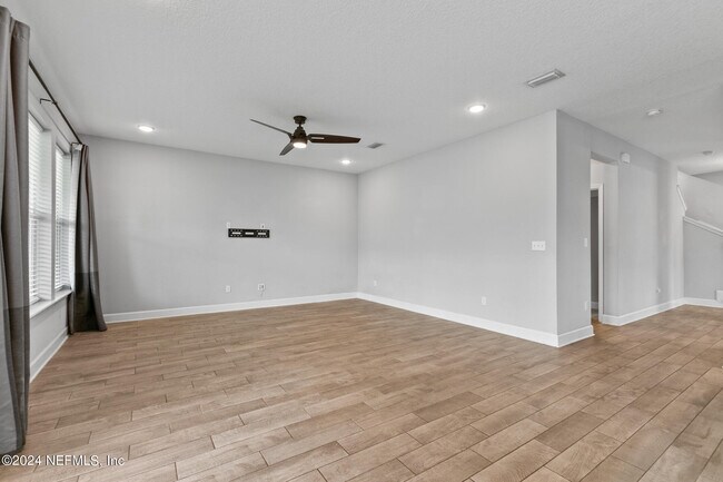 Building Photo - 213 Foxcross Ave