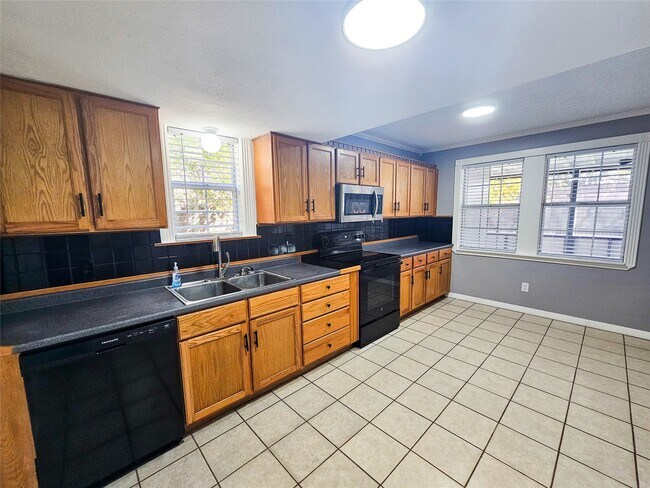 Building Photo - 108 Oriole Ln