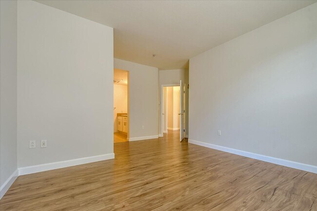 Building Photo - Candlestick Point - 2 BR, 2 BA Condo 1,166...