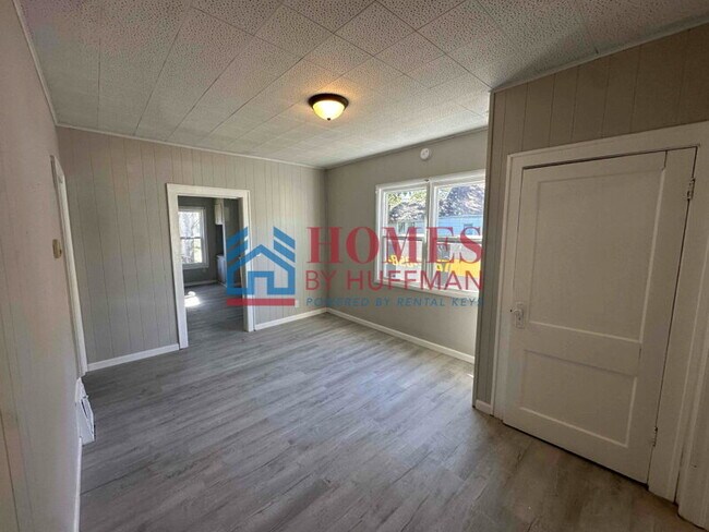 Building Photo - Two Bedroom House | Move in Ready | Deposi...