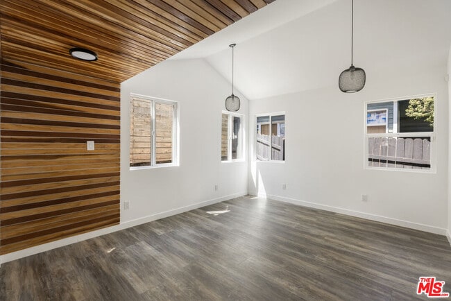 Building Photo - 1213 El Paso Dr