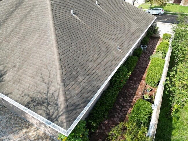Building Photo - 3308 San Benito St