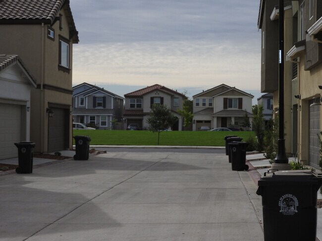 Building Photo - Beautiful Patio Home
