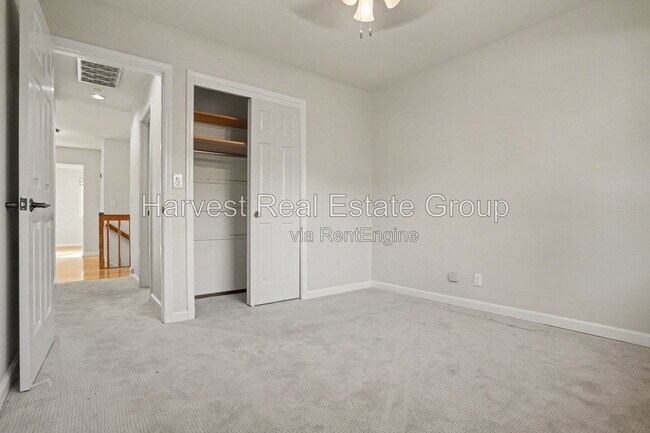 Building Photo - 2652 Hillcrest Ave