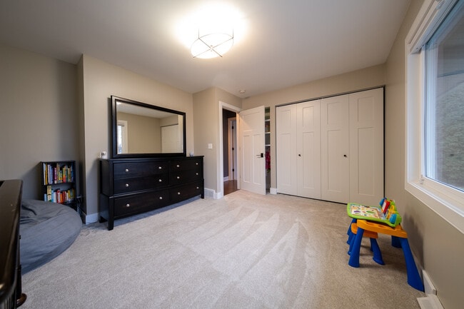 Building Photo - 9513 Briar Cir