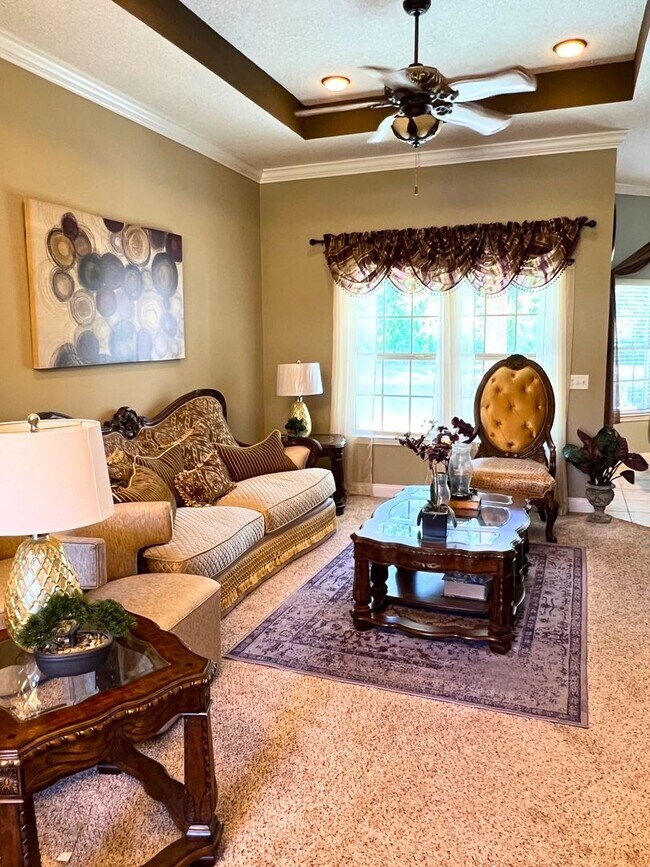 Building Photo - 3-Bedroom, 2-Bath Home with Pool Access an...