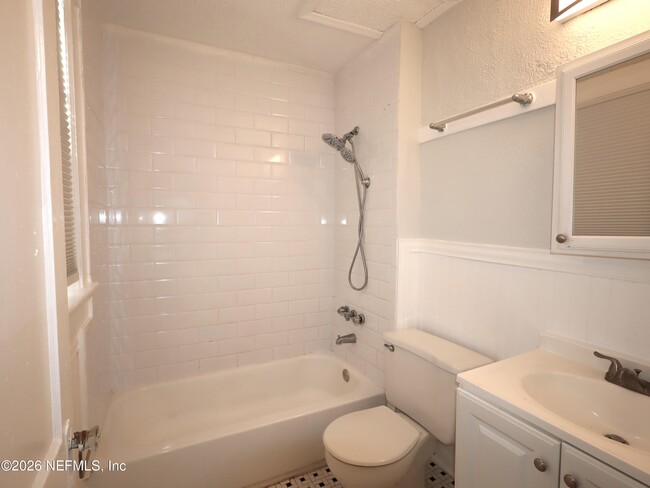 Building Photo - 1235 Landon Ave