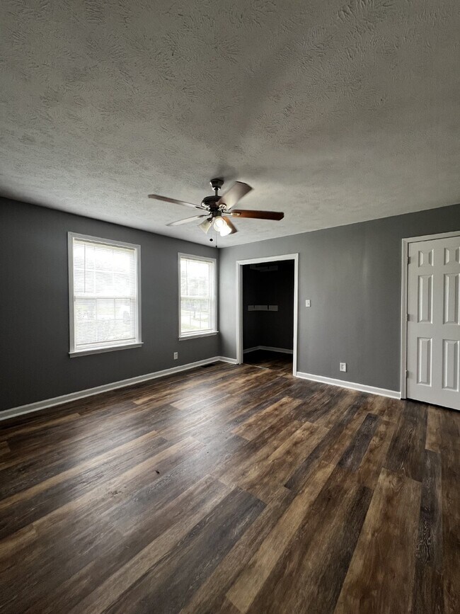 Building Photo - 578 Somerset Ln