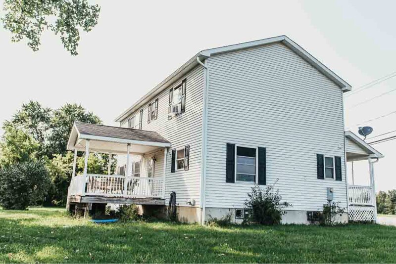 Building Photo - 687 Western Turnpike