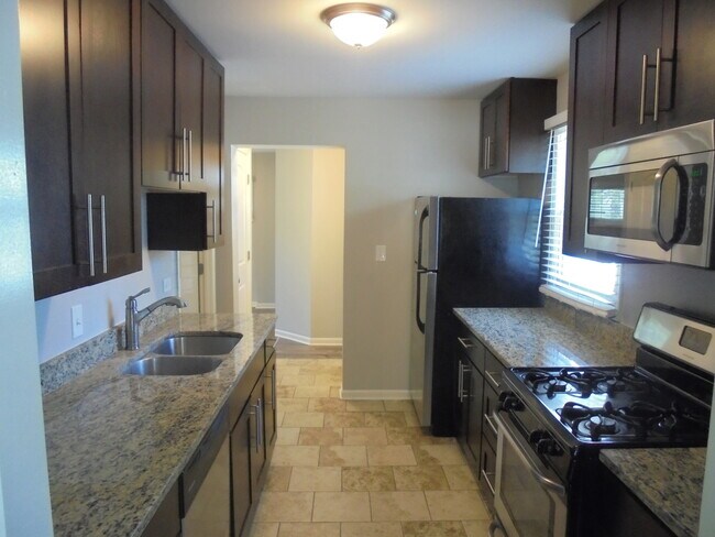 Building Photo - 1434 Walnut Dr