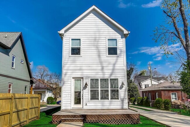 Building Photo - 1113 Park St