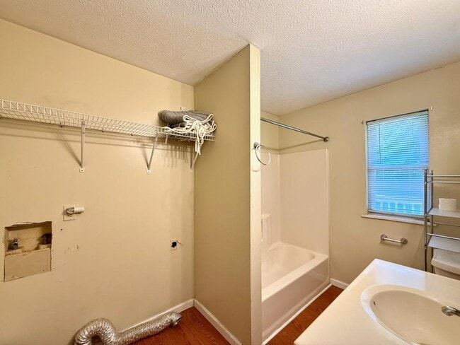 Building Photo - 2884 Blue Ridge Dr