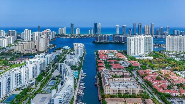 Building Photo - 3001 NE 185th St