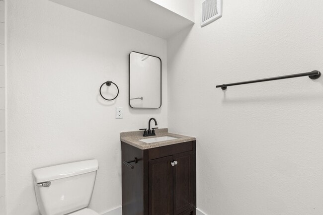 Building Photo - Tower Grove East - Updated 1 Bedroom