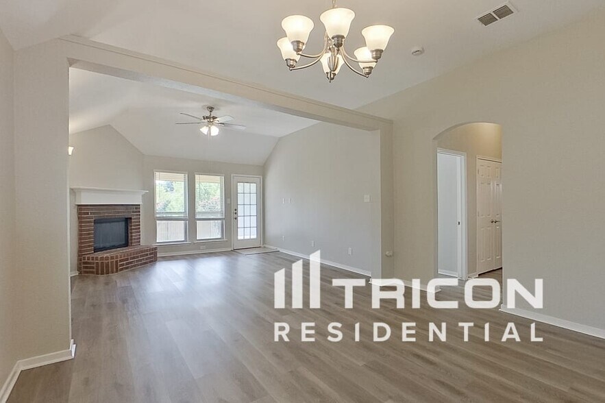 Building Photo - 2213 Wakecrest Dr