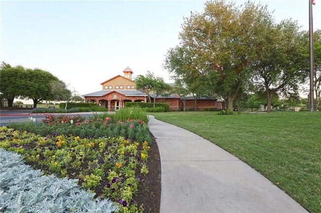 Building Photo - 4202 Fairmeadow Dr