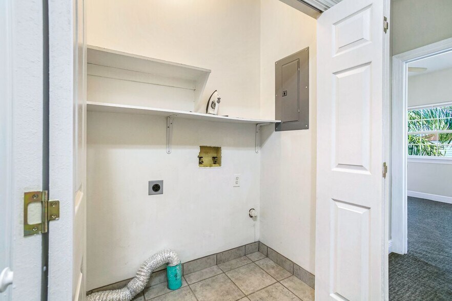 Building Photo - 4317 Downs St