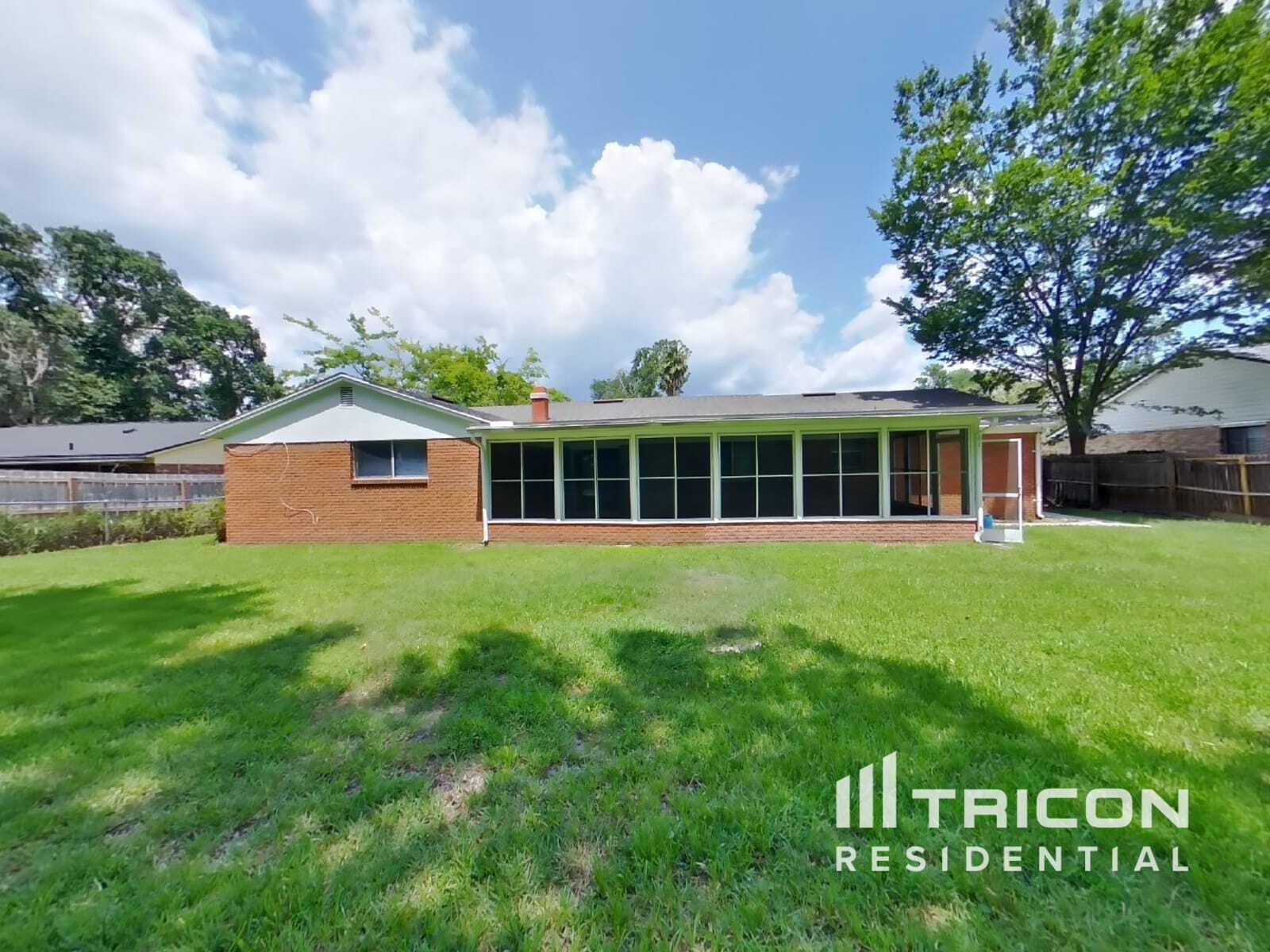 Building Photo - 1805 Alder Dr