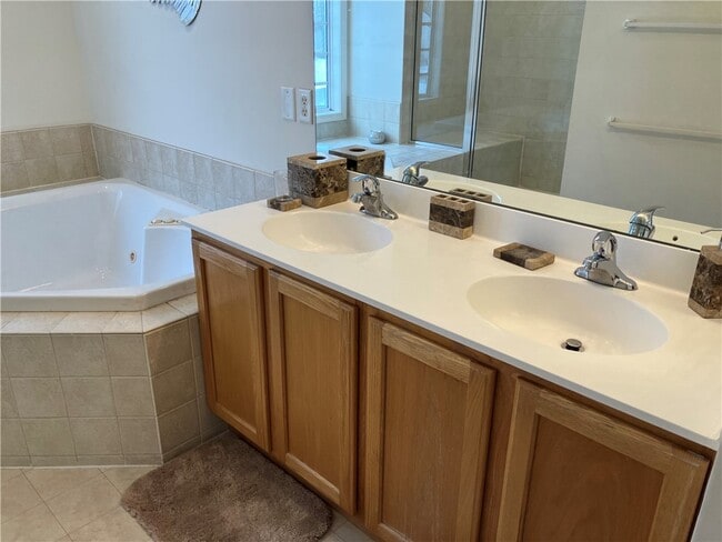 Building Photo - 120 Hummingbird Way