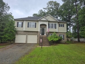 Building Photo - 174 Cedar Ln